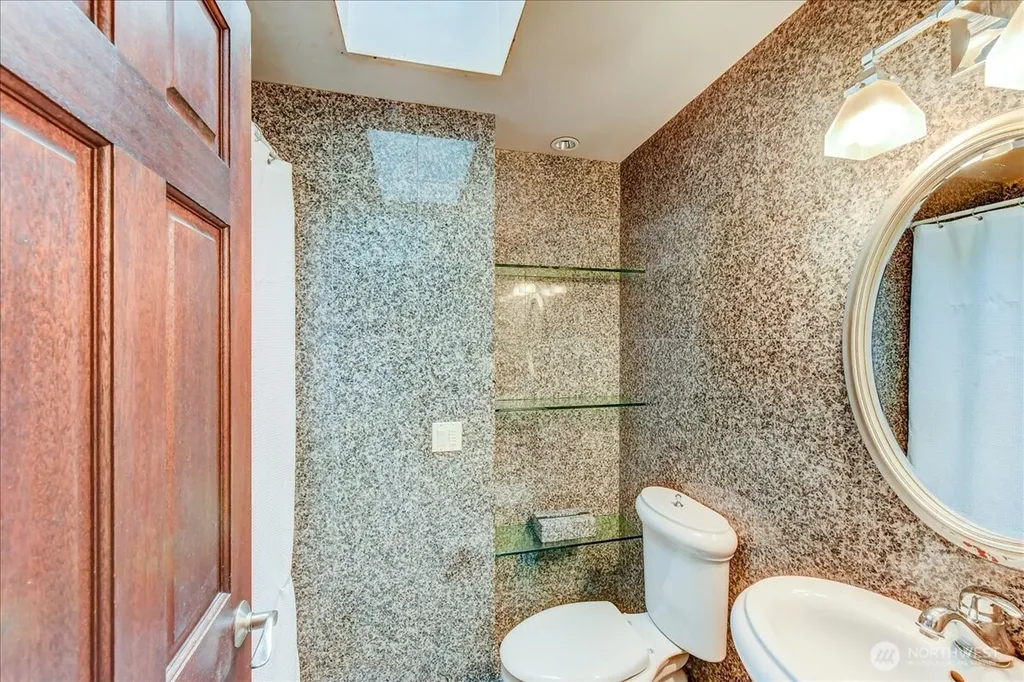 15708 70th Avenue W Edmonds WA 98026