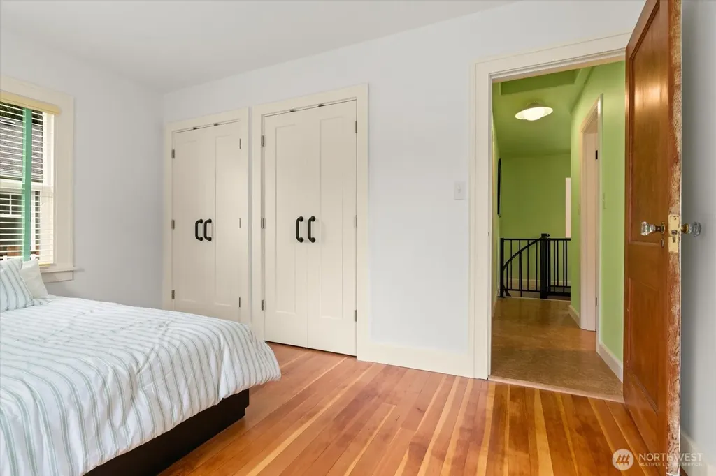 908 N 102nd Seattle WA 98133