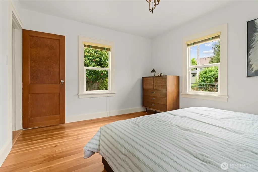 908 N 102nd Seattle WA 98133