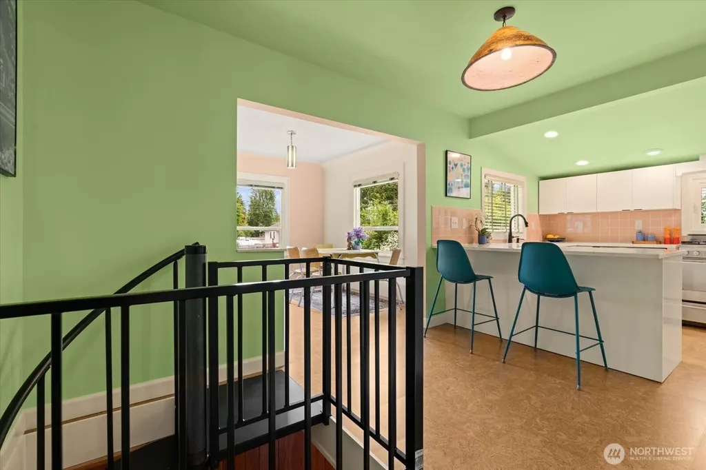 908 N 102nd Seattle WA 98133