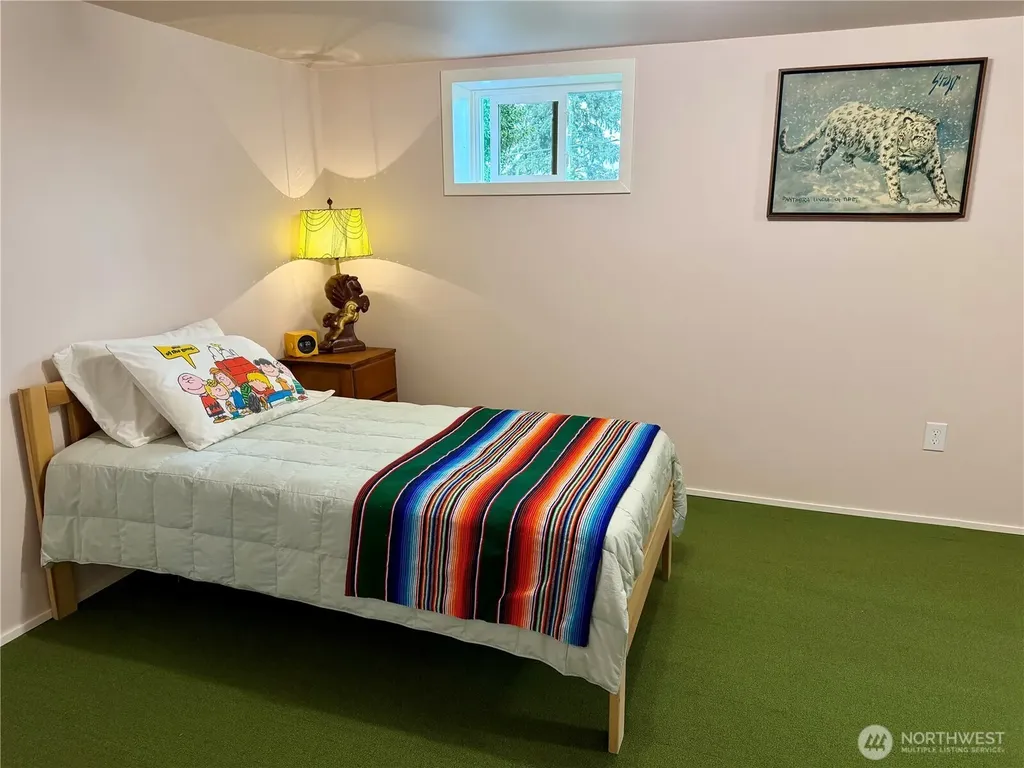 908 N 102nd Seattle WA 98133