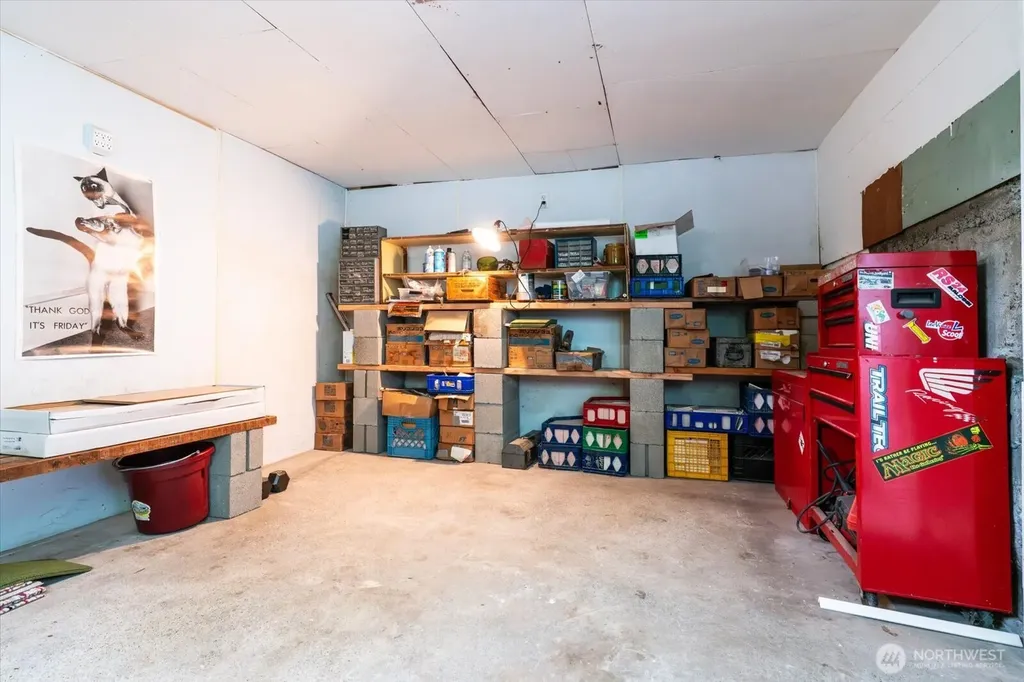 908 N 102nd Seattle WA 98133