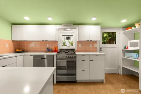 908 N 102nd Seattle WA 98133