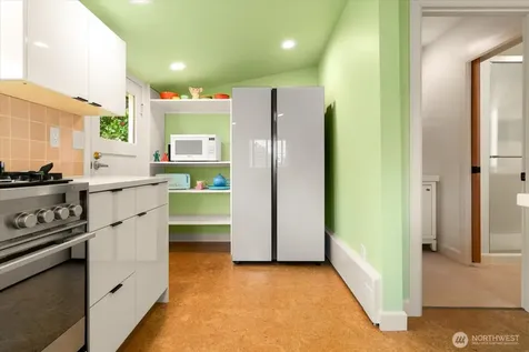 908 N 102nd Seattle WA 98133