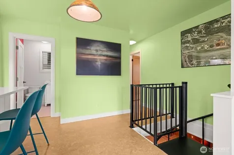 908 N 102nd Seattle WA 98133