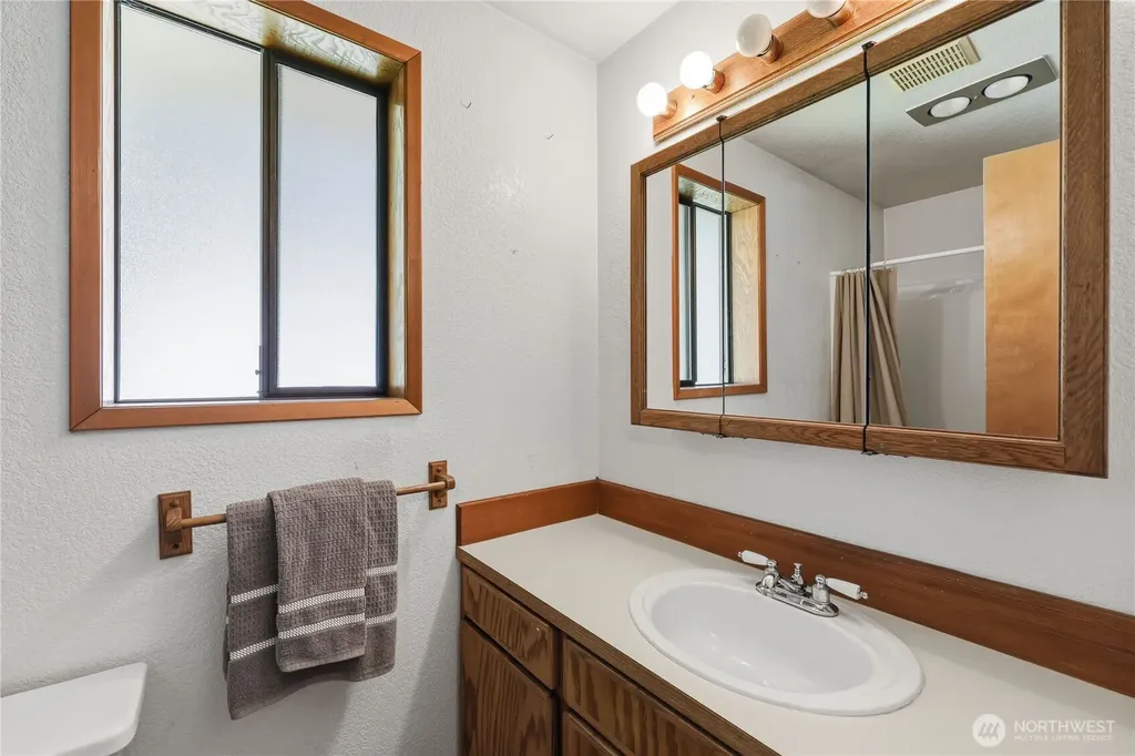 252 Jansen Road Nordland WA 98358