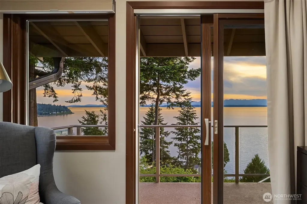 15718 72nd Avenue W Edmonds WA 98026
