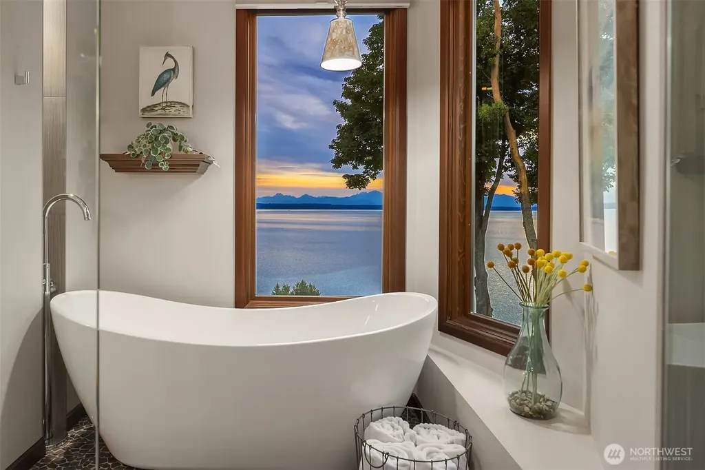 15718 72nd Avenue W Edmonds WA 98026