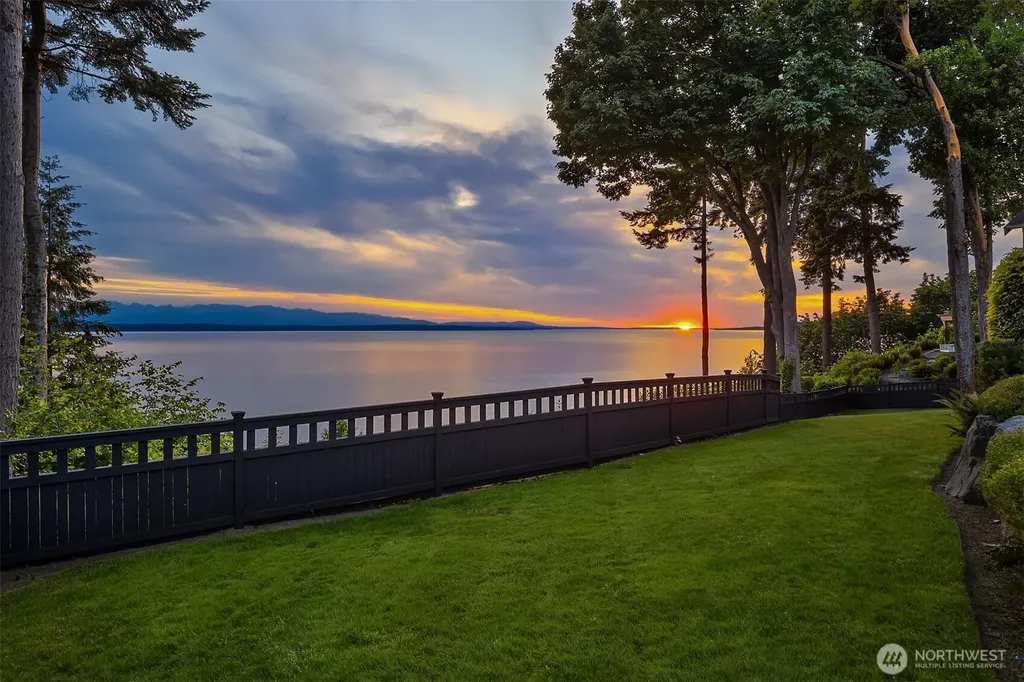 15718 72nd Avenue W Edmonds WA 98026