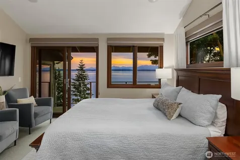 15718 72nd Avenue W Edmonds WA 98026