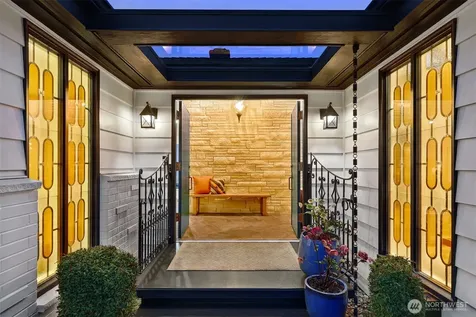 7710 57th Avenue NE Seattle WA 98115