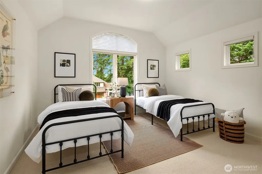 2828 140th Avenue NE Bellevue WA 98005
