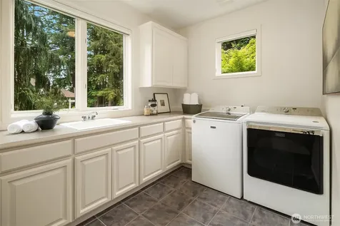 2828 140th Avenue NE Bellevue WA 98005