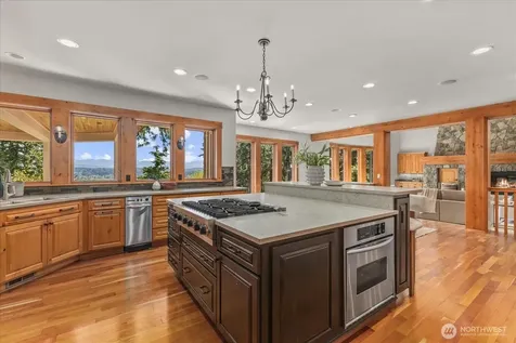 13748 242nd Avenue NE Woodinville WA 98077