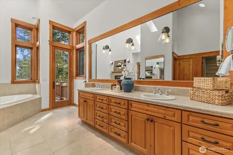 13748 242nd Avenue NE Woodinville WA 98077