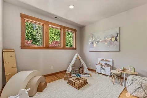 13748 242nd Avenue NE Woodinville WA 98077