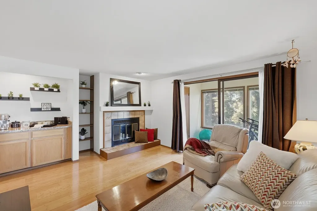 9522 1st Avenue NE Seattle WA 98115