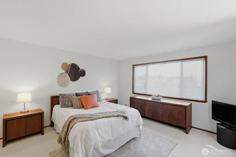9522 1st Avenue NE Seattle WA 98115