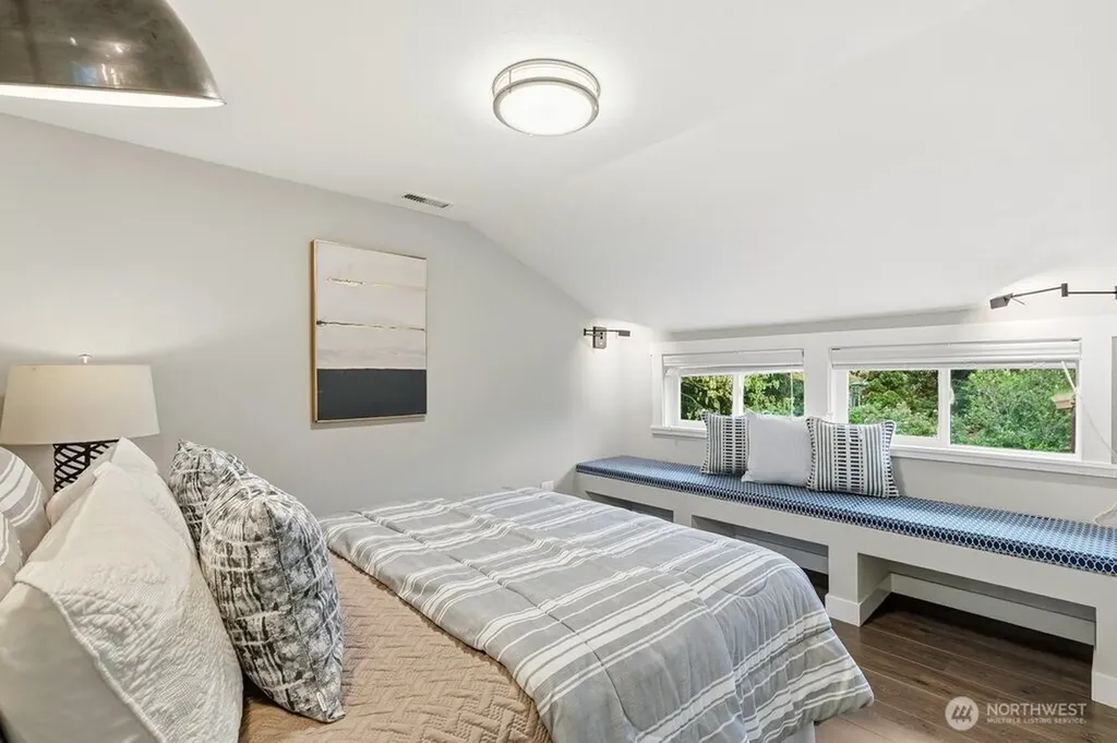 2122 N 128th Street Seattle WA 98133