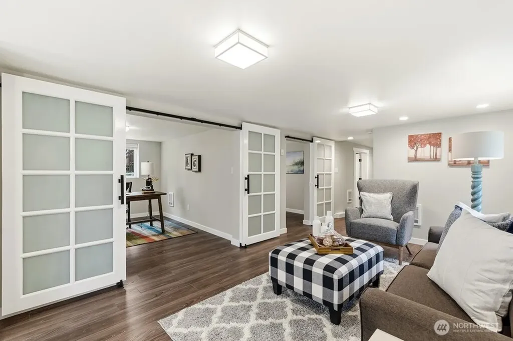 2122 N 128th Street Seattle WA 98133