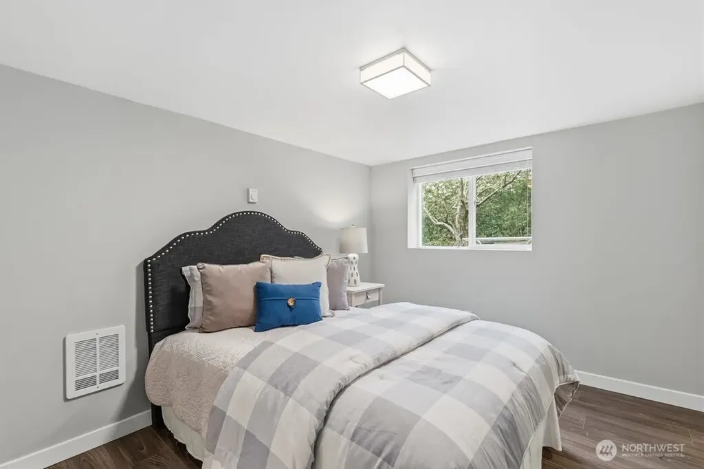 2122 N 128th Street Seattle WA 98133