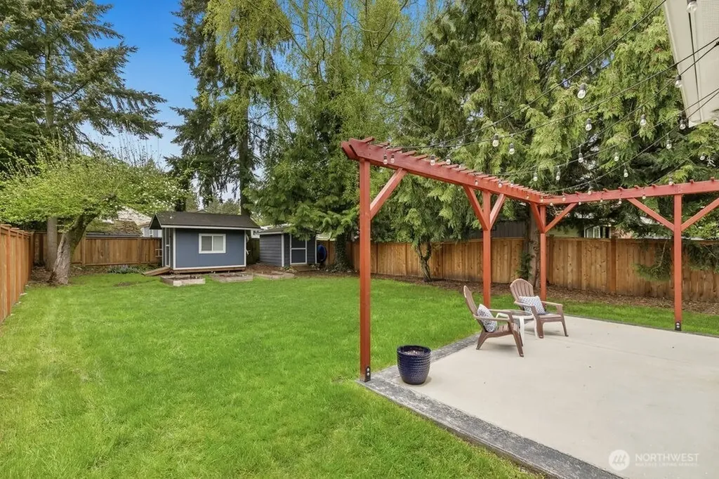 2122 N 128th Street Seattle WA 98133