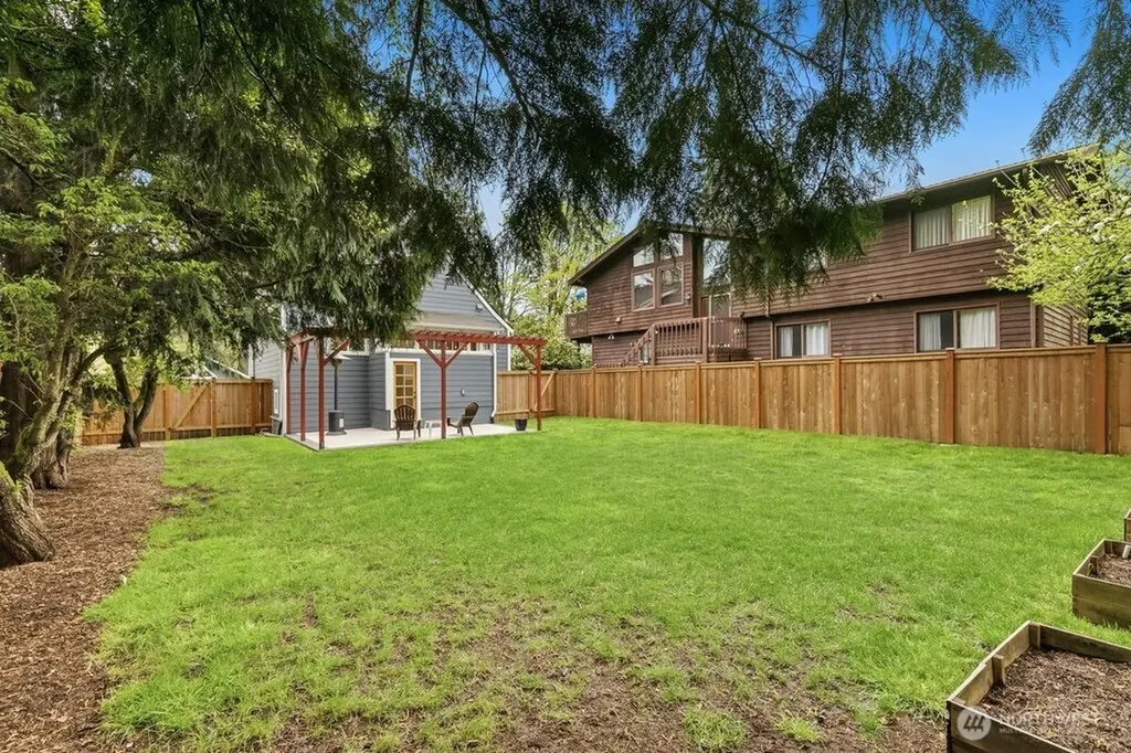 2122 N 128th Street Seattle WA 98133