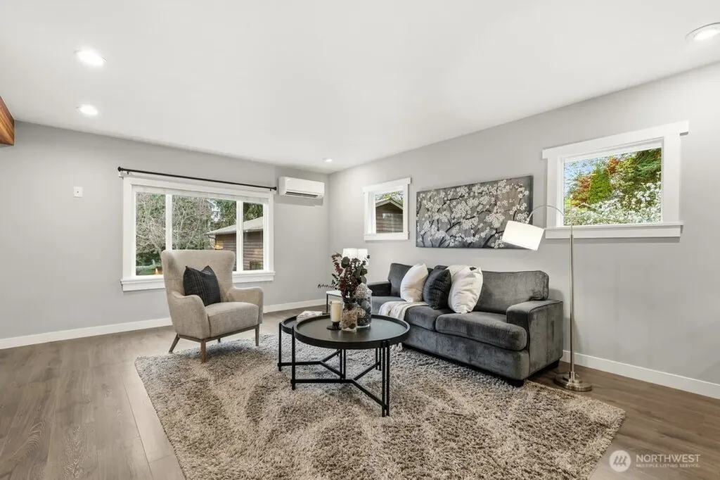 2122 N 128th Street Seattle WA 98133