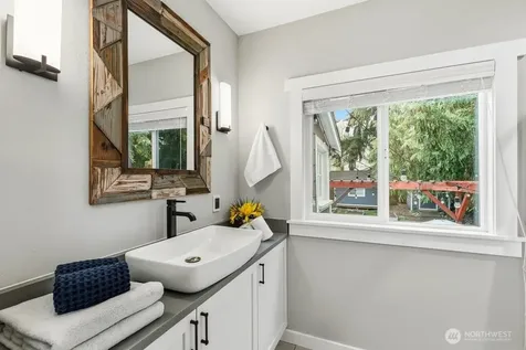 2122 N 128th Street Seattle WA 98133