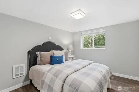2122 N 128th Street Seattle WA 98133