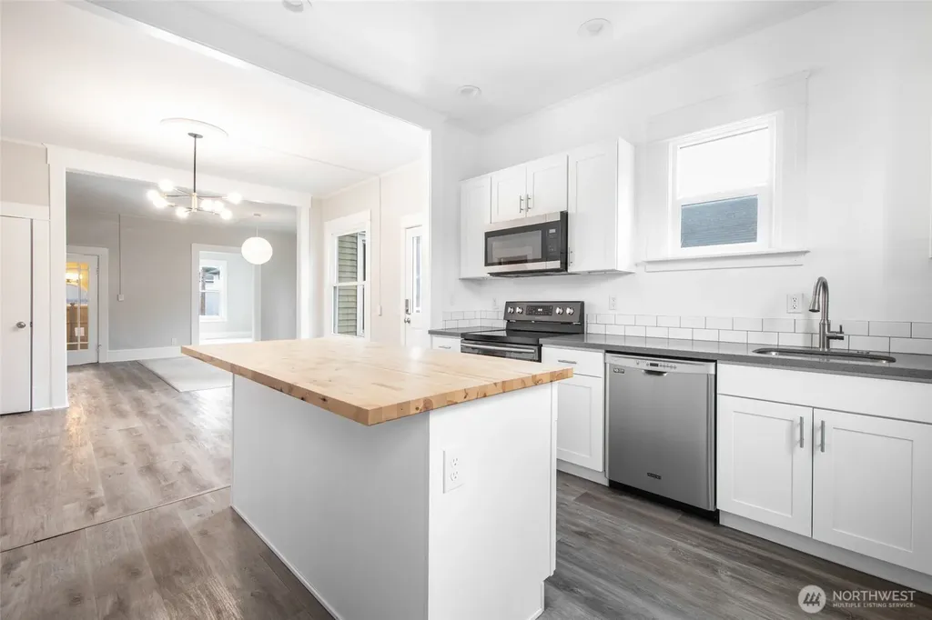 6753 14th Avenue NW Seattle WA 98117