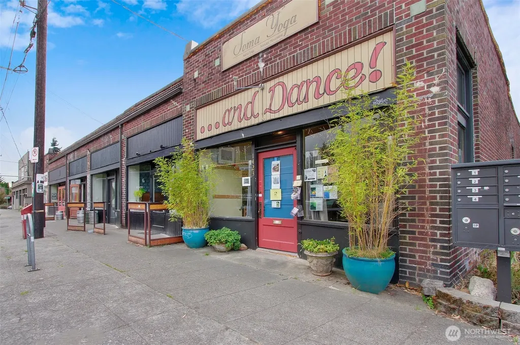 6753 14th Avenue NW Seattle WA 98117