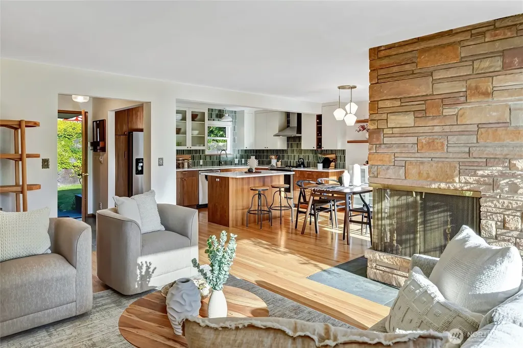 7571 45th Avenue SW Seattle WA 98136
