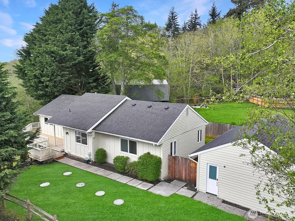 3760 Periwinkle Road Clinton WA 98236
