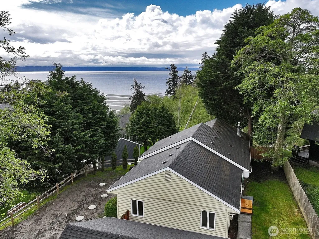 3760 Periwinkle Road Clinton WA 98236