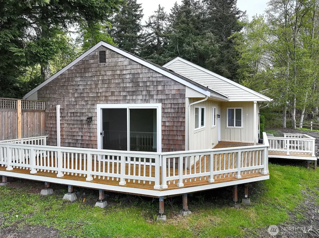 3760 Periwinkle Road Clinton WA 98236