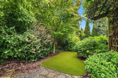 519 27th Avenue Seattle WA 98122