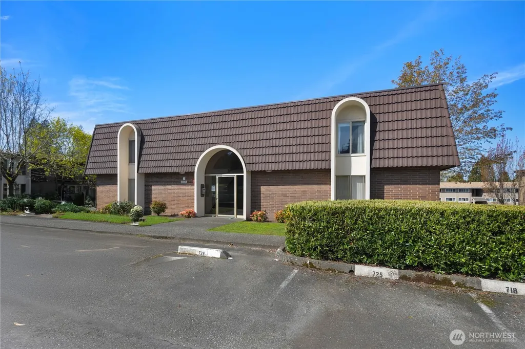 11008 NE 68th Street Kirkland WA 98033