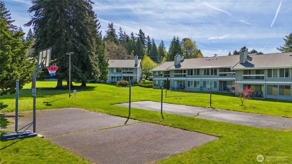 11008 NE 68th Street Kirkland WA 98033