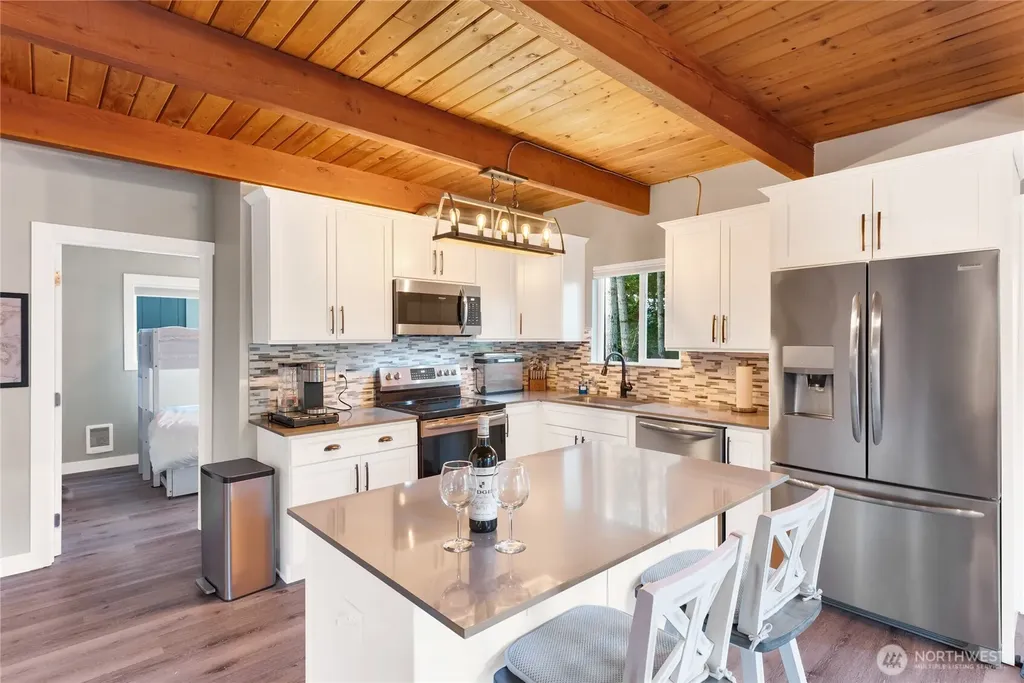 61 E Orchard Beach Drive Grapeview WA 98546
