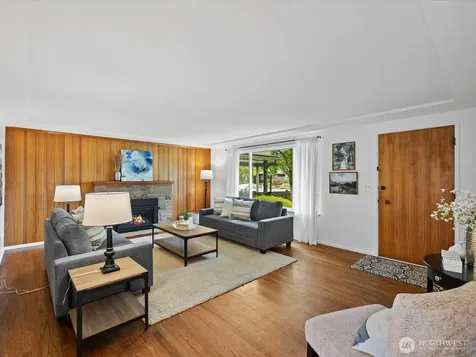 1826 N 199th Street Shoreline WA 98133