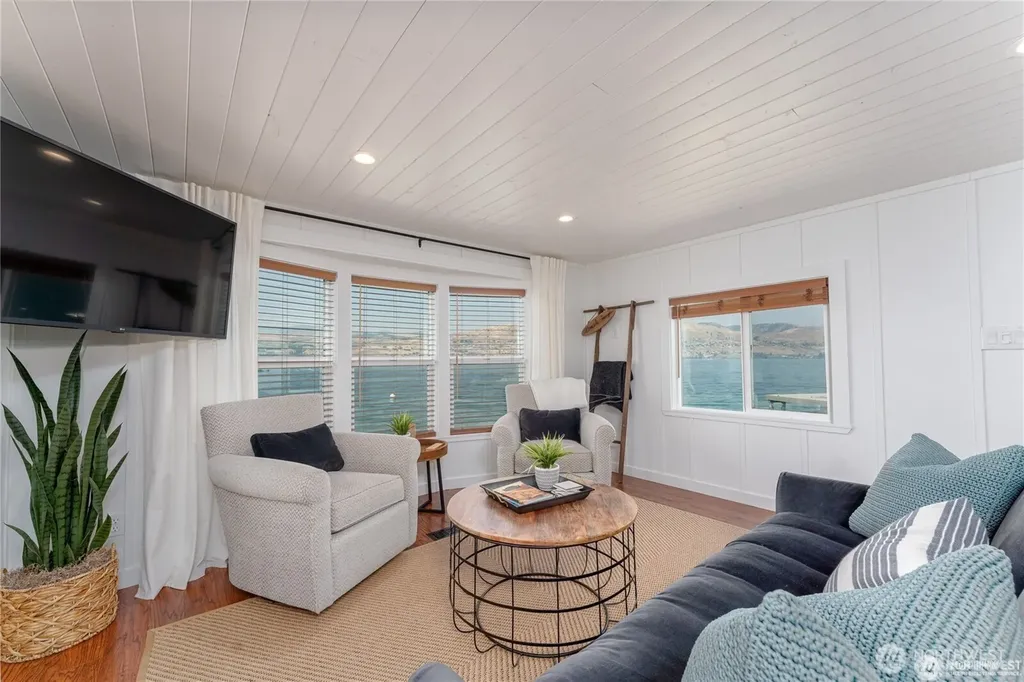 43 Gold Coast Lane Chelan WA 98816