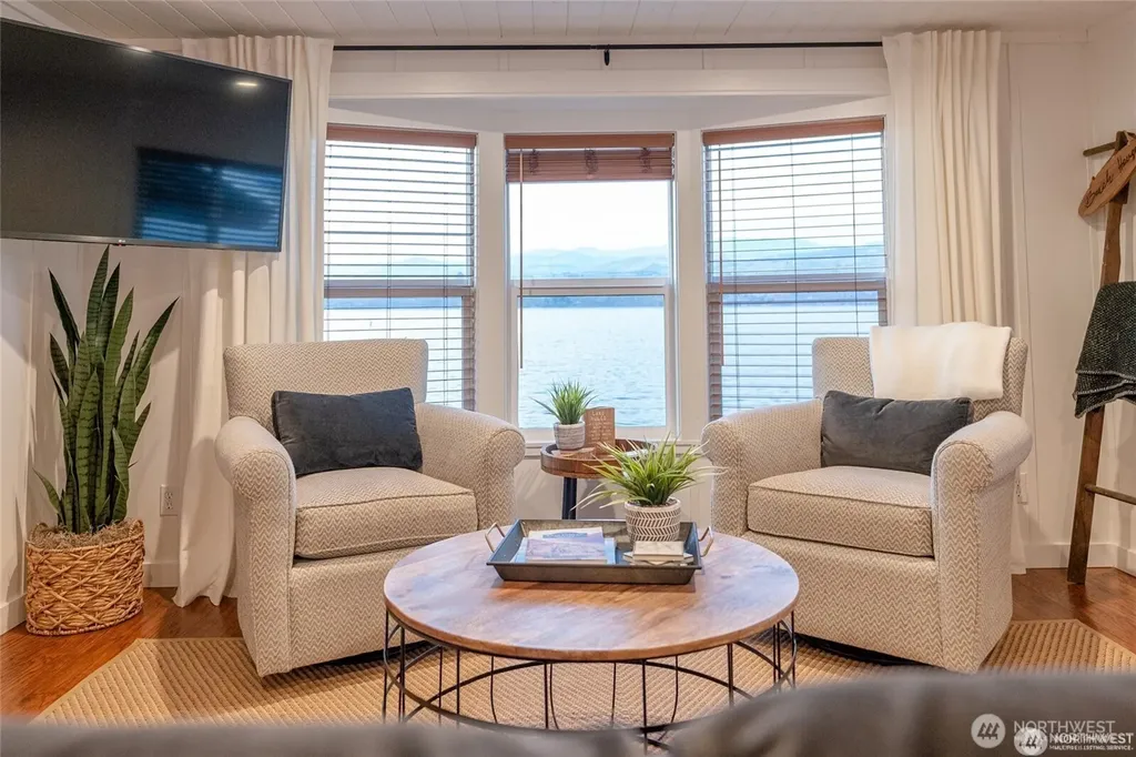 43 Gold Coast Lane Chelan WA 98816