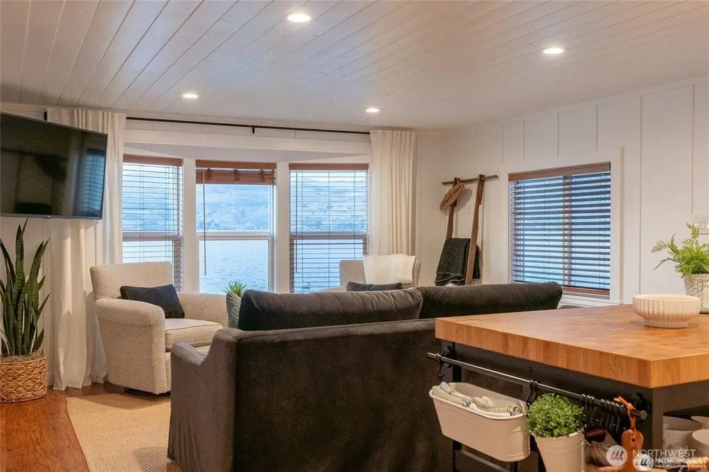 43 Gold Coast Lane Chelan WA 98816