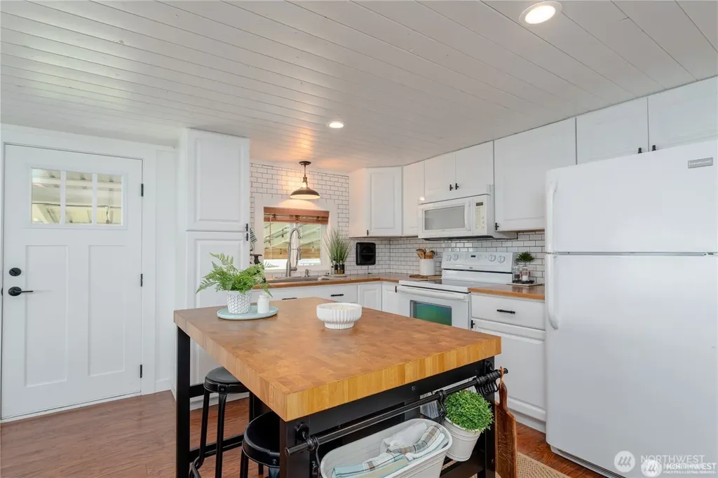 43 Gold Coast Lane Chelan WA 98816