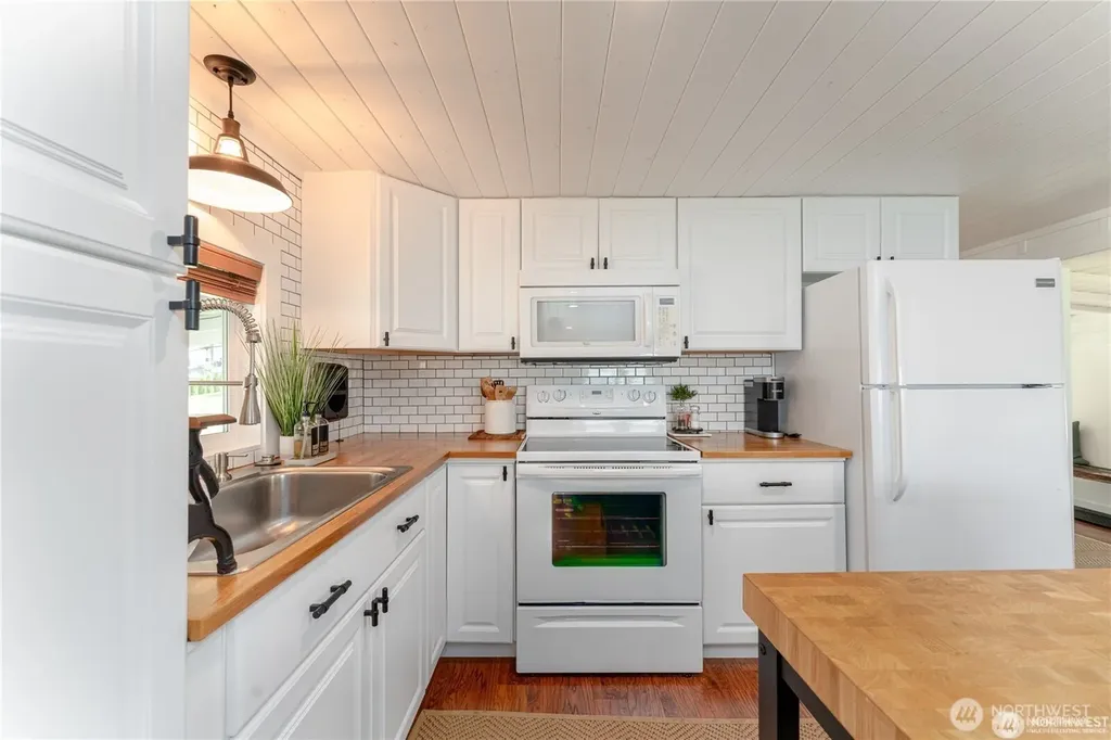 43 Gold Coast Lane Chelan WA 98816