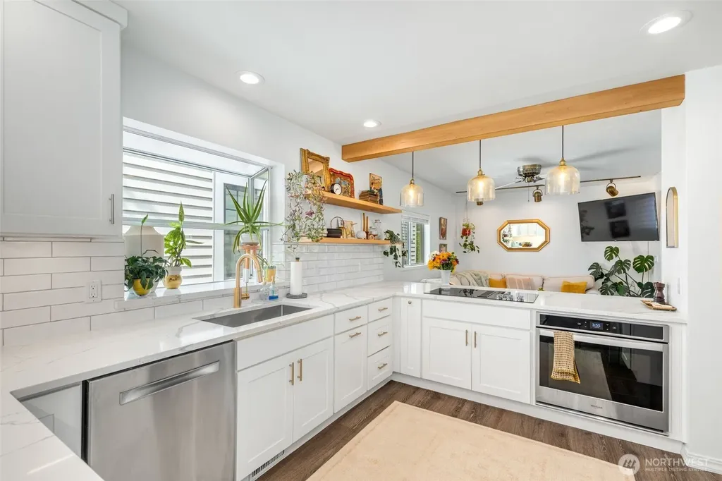 6533 20th Avenue NE Seattle WA 98115