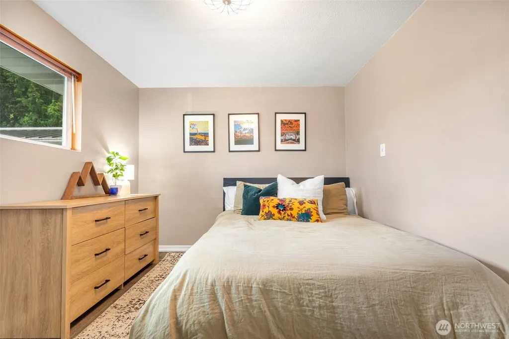 6533 20th Avenue NE Seattle WA 98115