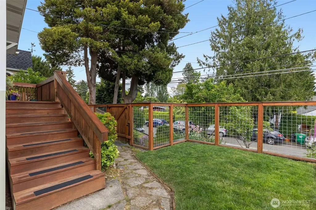 6533 20th Avenue NE Seattle WA 98115