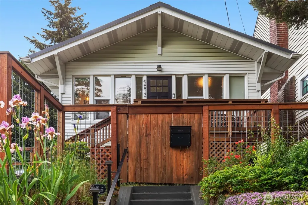 6533 20th Avenue NE Seattle WA 98115
